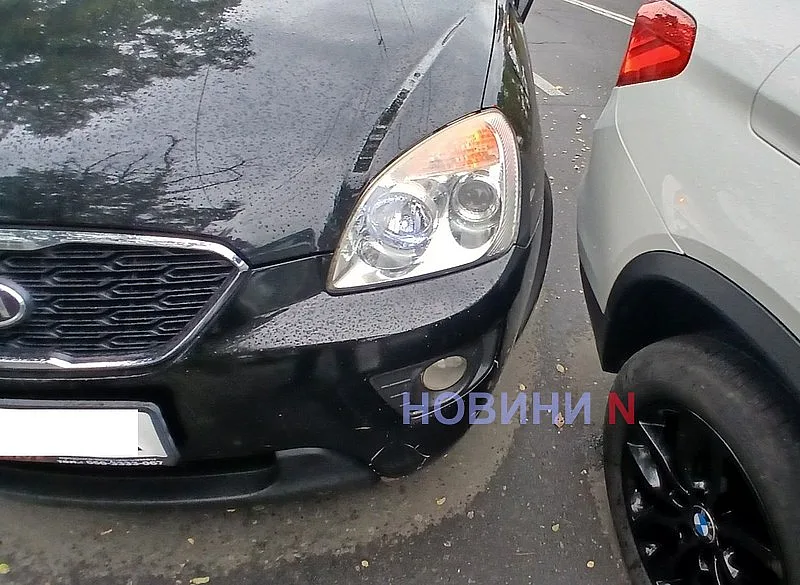 Біля ринку в Миколаєві Kia зіткнувся з BMW