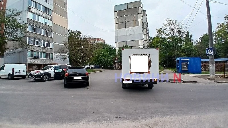 В Николаеве столкнулись Opel и грузовик Mercedes