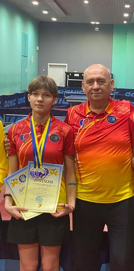 Чемпионка Украины по настольному теннису из Николаева и ее тренер получили президентские стипендии