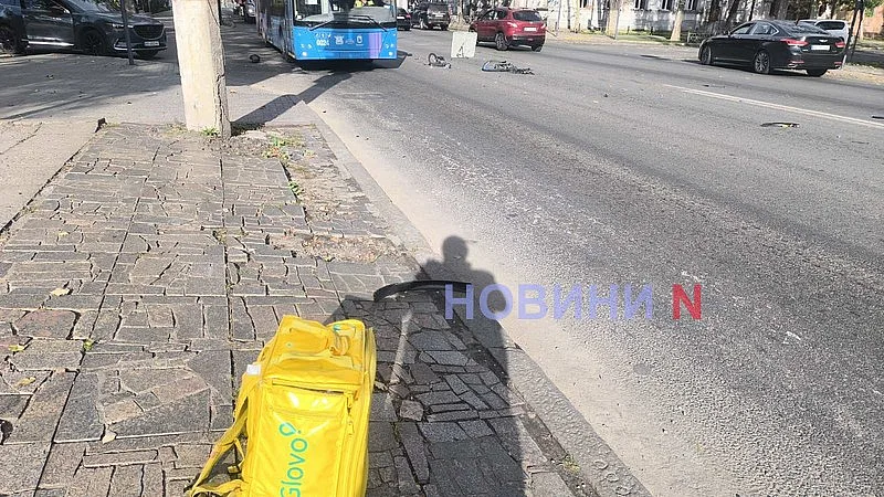 У Миколаєві вантажівка збила кур\