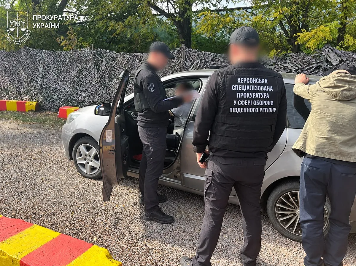 Таксист за деньги перевозил дезертиров через Николаевскую область в обход блокпостов, - прокуратура 