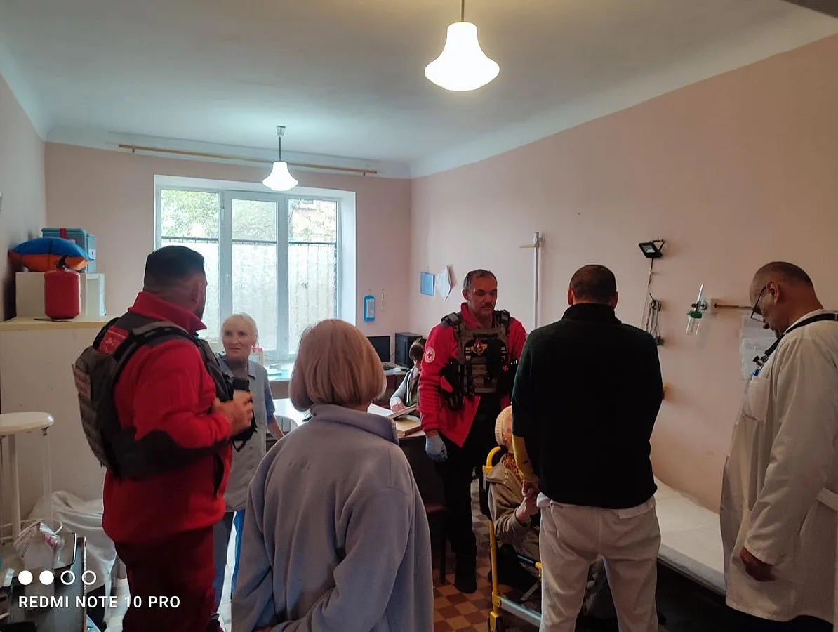 В Красном Кресте показали, как помогали пострадавшим после атаки дронов на Николаев (фото)
