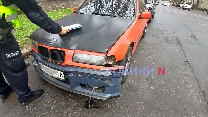 В Николаеве BMW занесло на перекрестке: автомобиль поочередно протаранил Kia и Opel