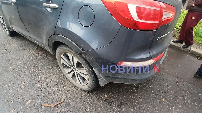В Николаеве BMW занесло на перекрестке: автомобиль поочередно протаранил Kia и Opel