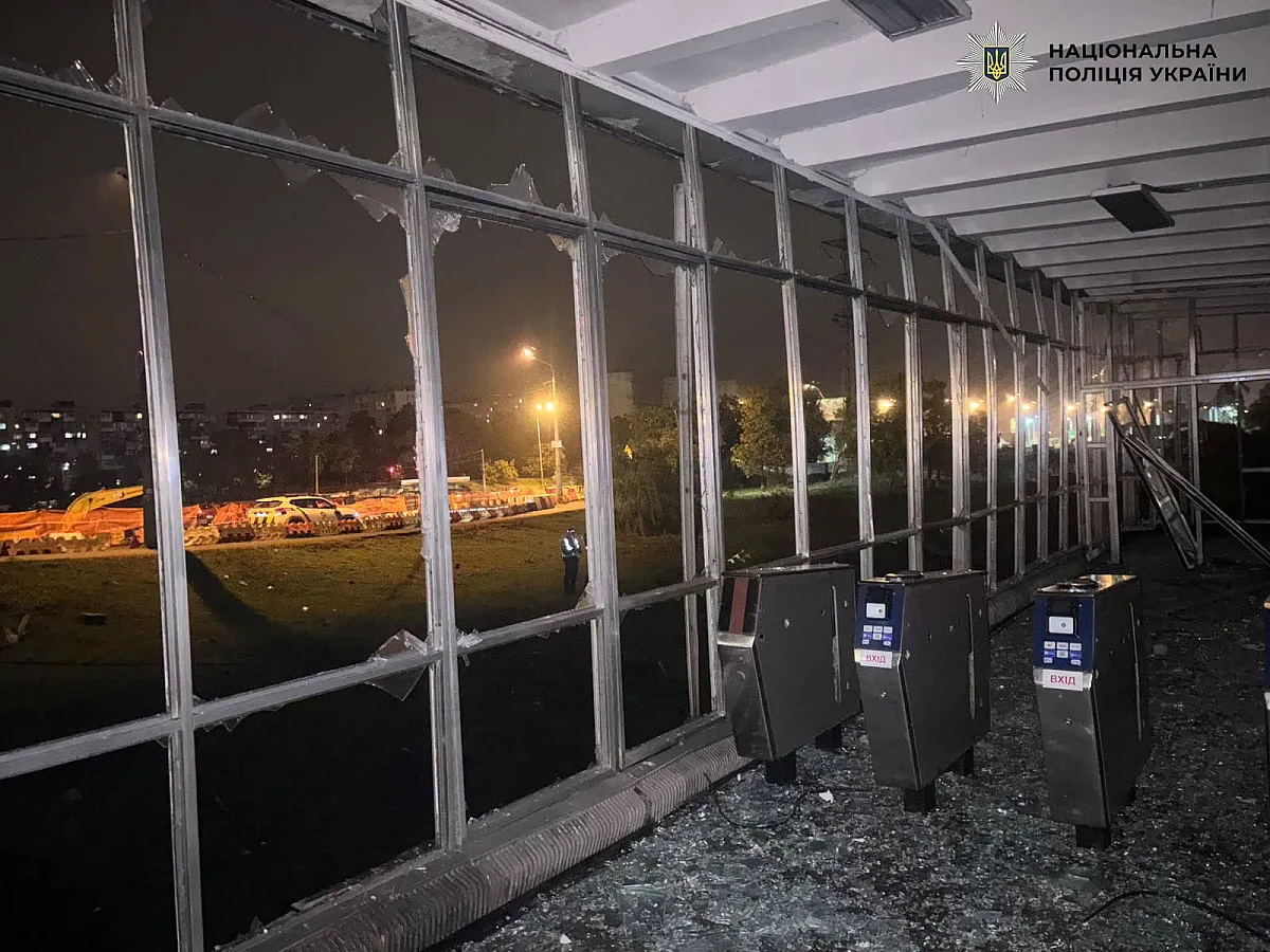 В Киеве погибла 21-летняя девушка, еще восемь человек пострадали в результате атаки РФ