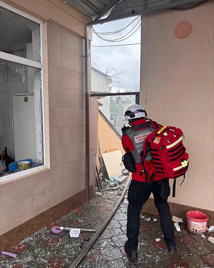Как помогали пострадавшим из-за российского удара в Николаеве (фото)