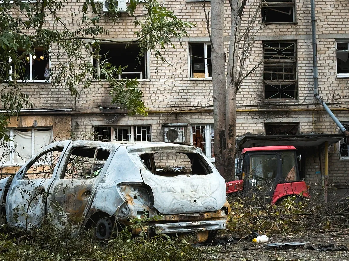 У Миколаєві ліквідують наслідки ворожої атаки (фото)