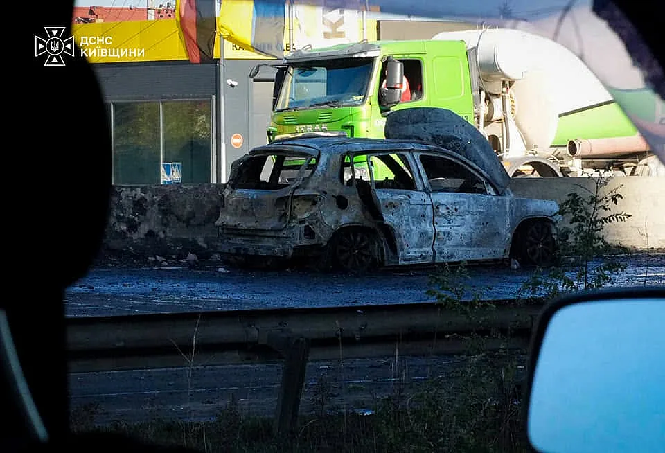 Дрон ударив по автомобілях на трасі \"Київ - Одеса\": загинуло троє людей, четверо поранені (ФОТО 18+)
