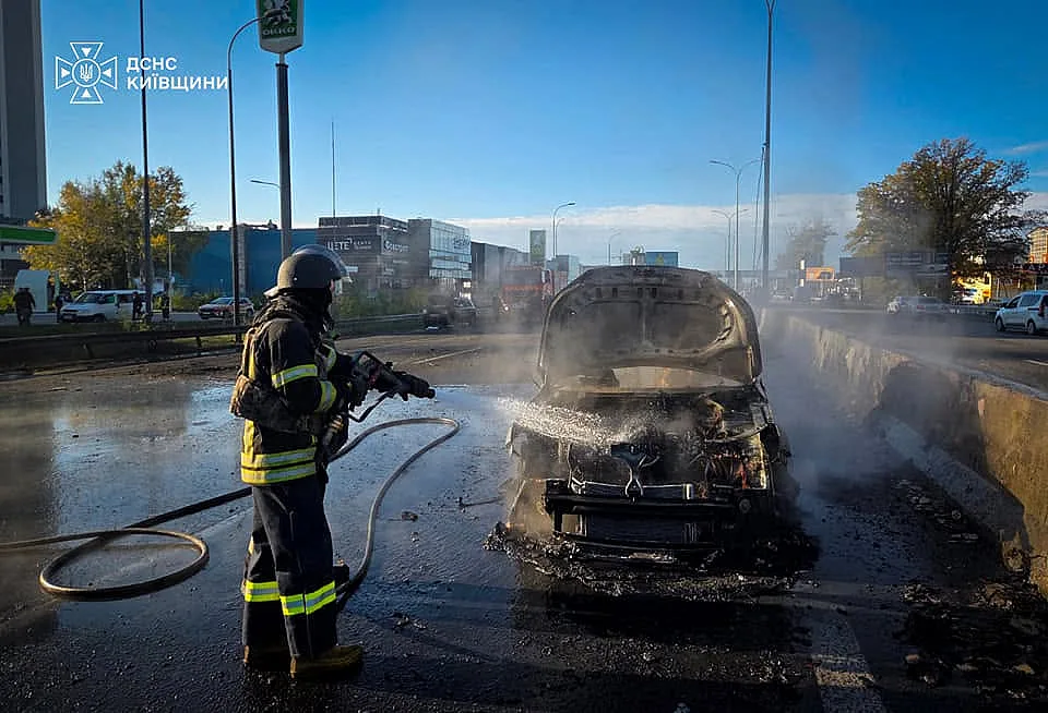 Дрон ударив по автомобілях на трасі \"Київ - Одеса\": загинуло троє людей, четверо поранені (ФОТО 18+)