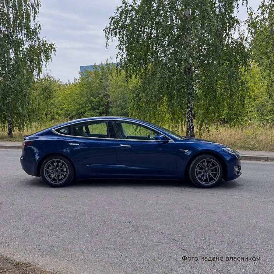 Из Tesla сделал пикап: в Украине переоборудовали электромобиль для доставки продуктов (фото)
