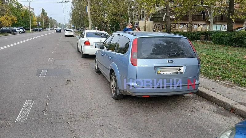 В Николаеве пассажир «Форда» спровоцировал ДТП с «Фольксвагеном»