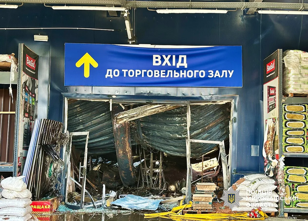 Удар по Первомайску: полиция показала фото и видео последствий