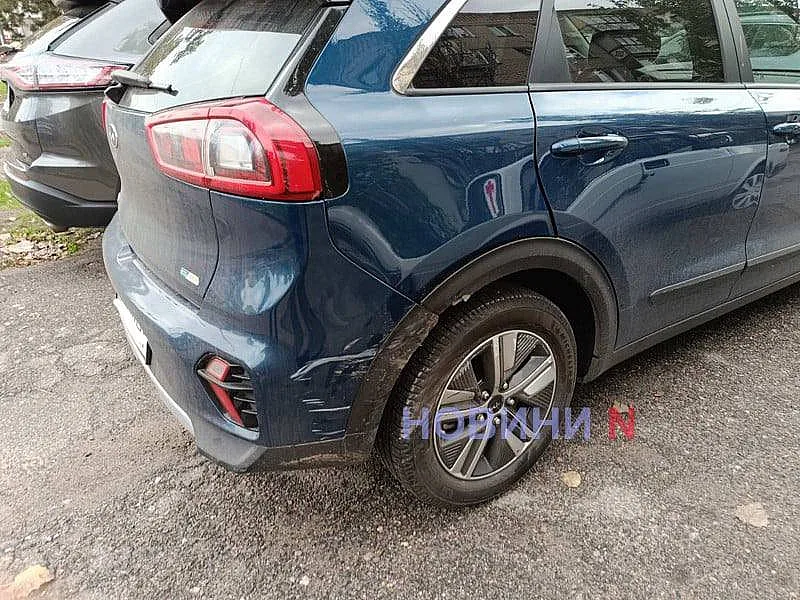 У Миколаєві на перехресті зіткнулися ВАЗ та Kia Niro