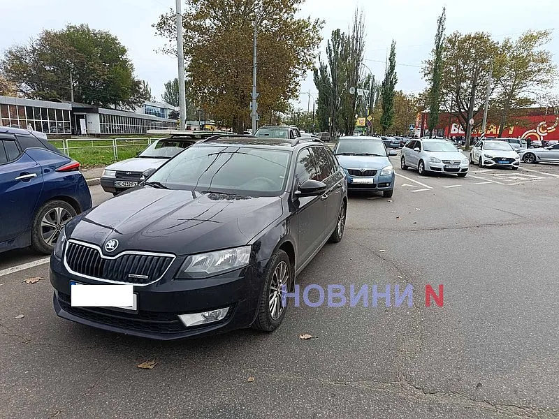 ДТП с двумя Skoda на кольце у автовокзала в Николаеве: образовалась пробка