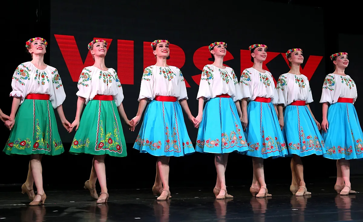 Ансамбль Вірського представив у Миколаєві «Легендарне шоу»: зал аплодував танцюристам стоячи (фото)