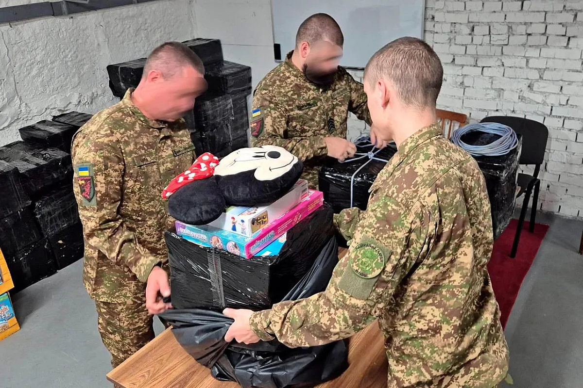 Украинские военные дронами доставили 4 тонны гумпомощи жителям оккупированных Олешек