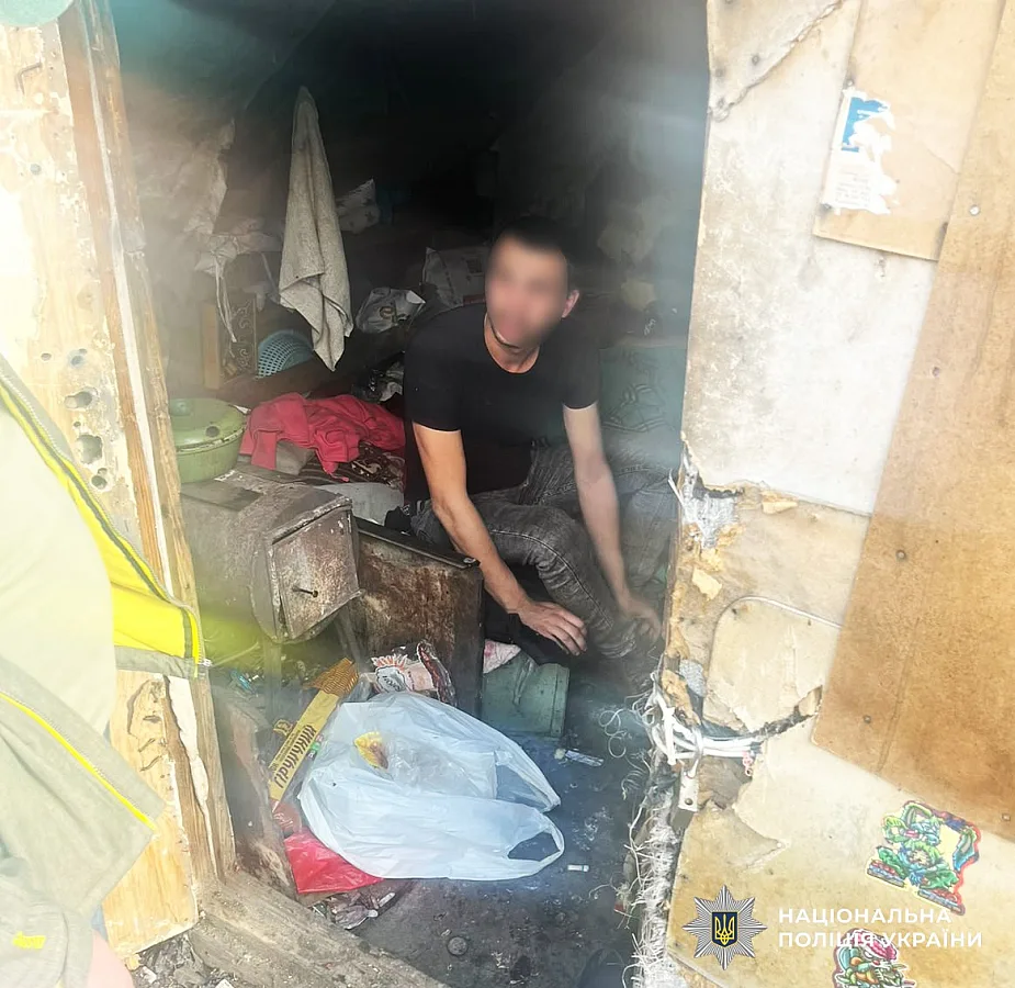 В Николаеве мужчина повалил прохожего на землю и ограбил: подозреваемого нашли в лесополосе