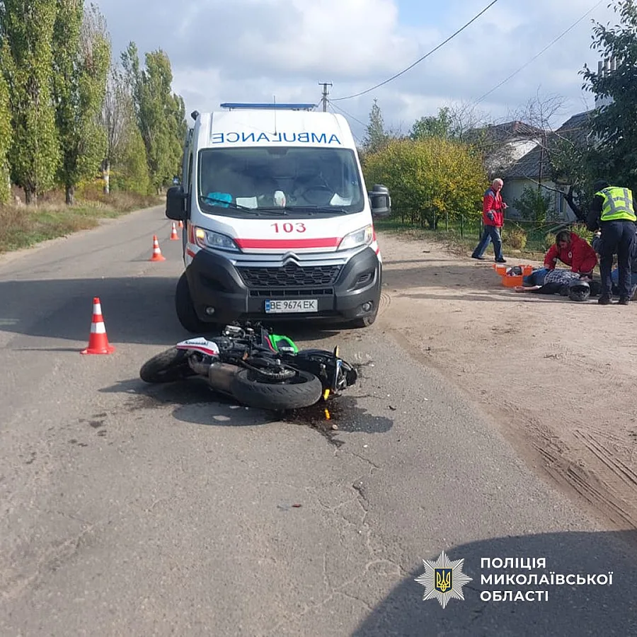 В Николаеве в ДТП с ВАЗ и мотоциклом Kawasaki пострадали два человека