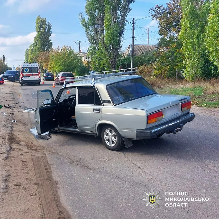 В Николаеве в ДТП с ВАЗ и мотоциклом Kawasaki пострадали два человека