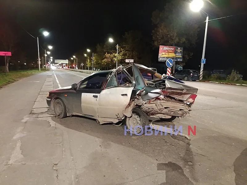 В Николаеве «Мазда» протаранила «Саманд»: один водитель получил травмы