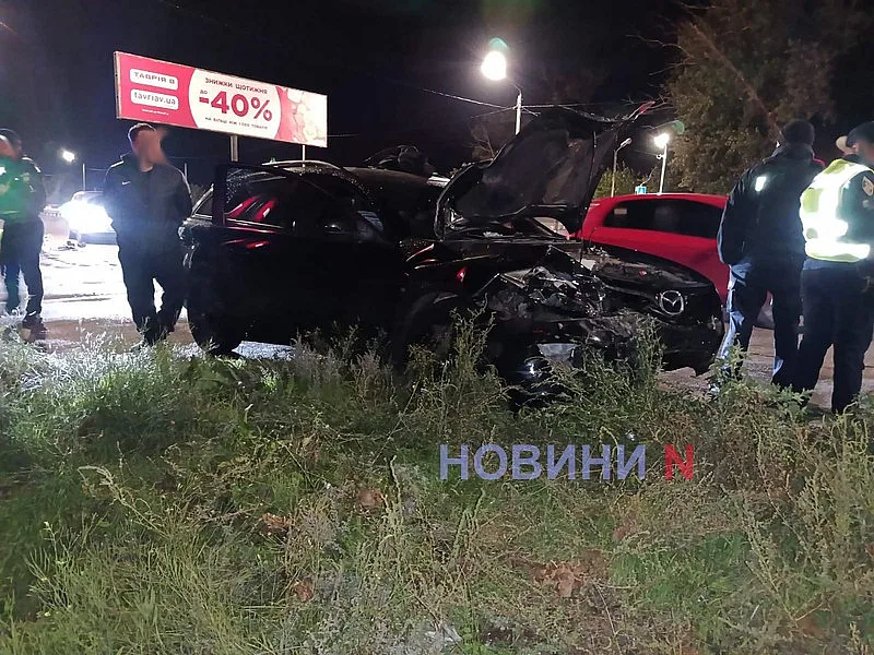 В Николаеве «Мазда» протаранила «Саманд»: один водитель получил травмы
