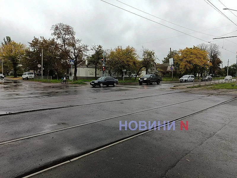 Toyota догнала Opel у перекрестка в Николаеве: движение затруднено