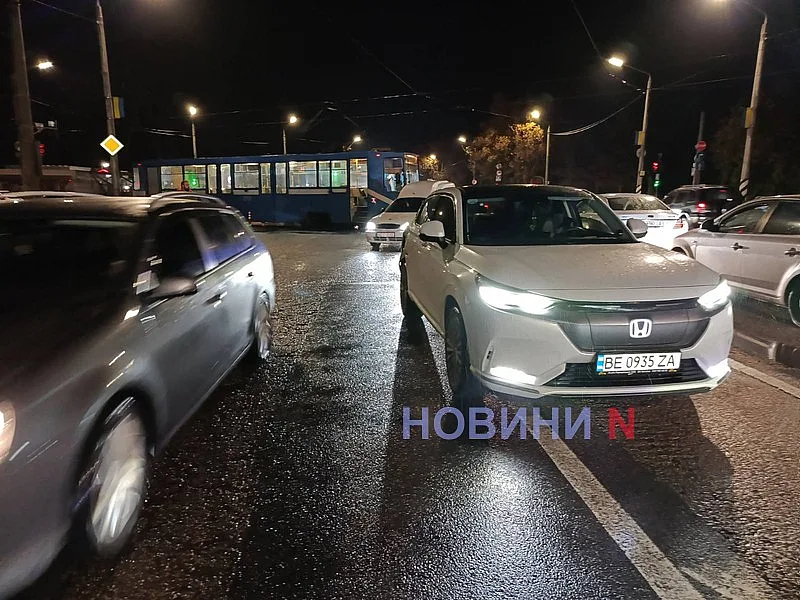 Два ДТП с одним трамваем произошли на проспекте в Николаеве (фото)