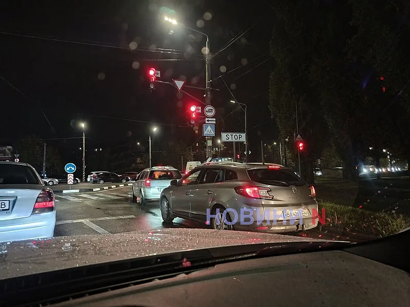 Два ДТП с одним трамваем произошли на проспекте в Николаеве (фото)