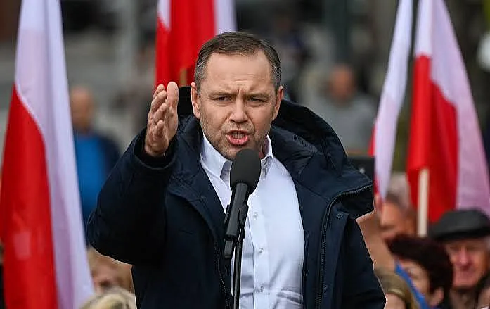 Навроцкий заявил о силовом захвате Конституционного трибунала Польши 