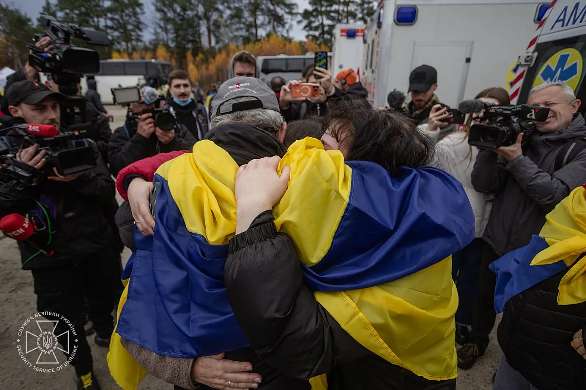 Более 750 человек вывезли из оккупированных Олешек: первые подробности возвращения в Украину (фото, видео)