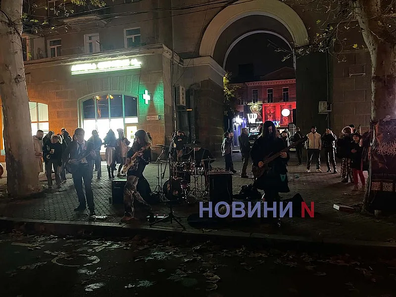 Костюмы, музыка и жуткая атмосфера: как Николаев празднует Хэллоуин (фоторепортаж)