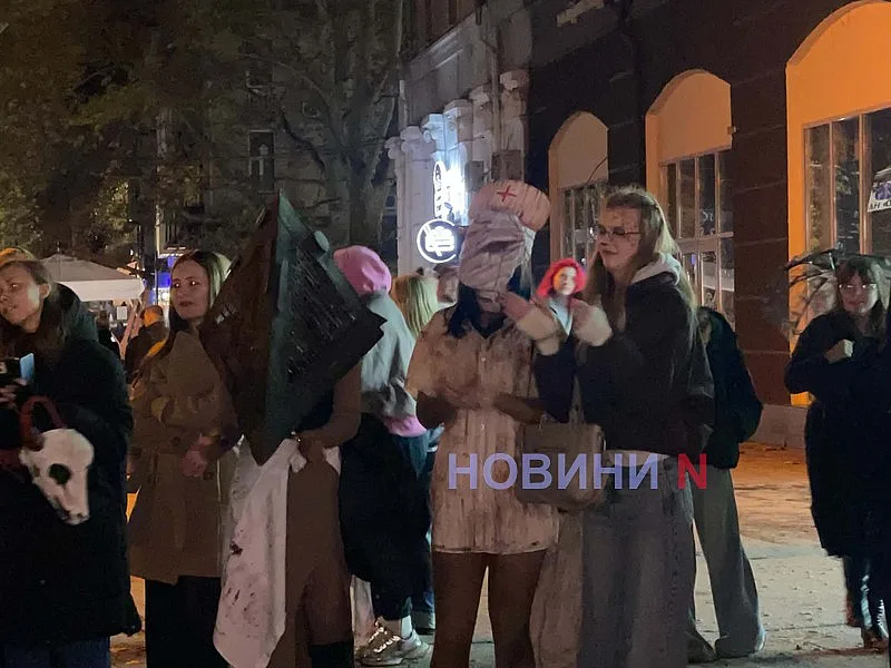 Костюмы, музыка и жуткая атмосфера: как Николаев празднует Хэллоуин (фоторепортаж)