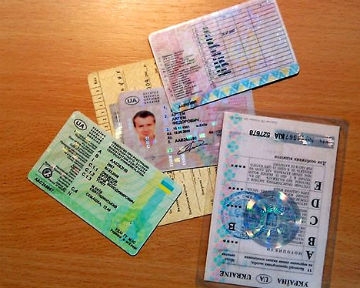 В Украине начали выдачу водительских прав с чипами