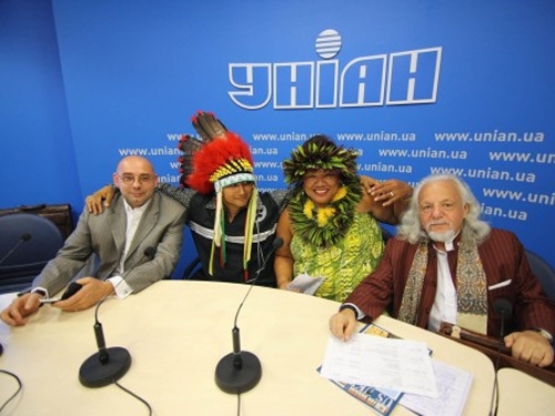 Вожди индейских племен, которые встречались с Януковичем, оказались "липовими"