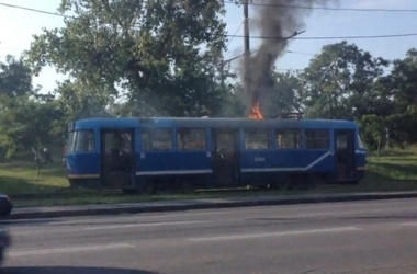 Одесская кондукторша держала людей в пылающем трамвае ФОТО