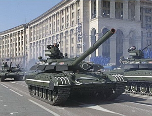 НАТО хочет уничтожить украинские танки