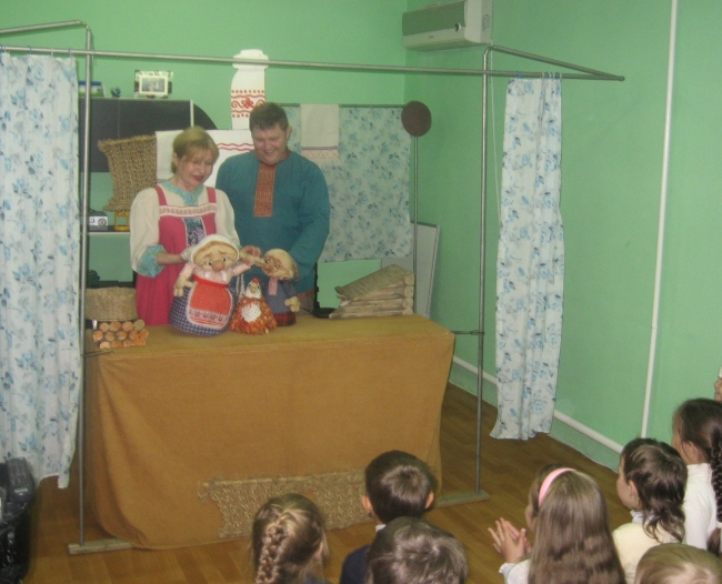 Театр кукол подарил детям, больным ВИЧ/СПИДом, интересную сказку и отличное настроение