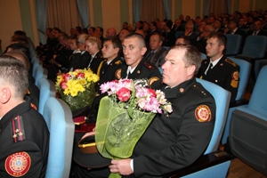 Премьер-министр Азаров наградил николаевских спасателей
