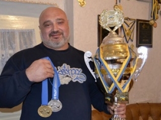 Священник из Одесской области в третий раз выиграл Чемпионат мира по пауэрлифтингу