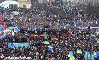 Майдан принял  резолюции с требованиями к Януковичу