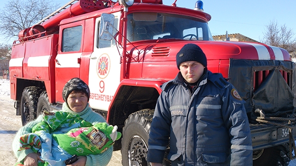 В Николаевской области спасатели помогли доставить в медучреждение больных младенцев