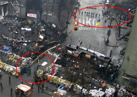 Протестующие возвращаются на баррикады Грушевского