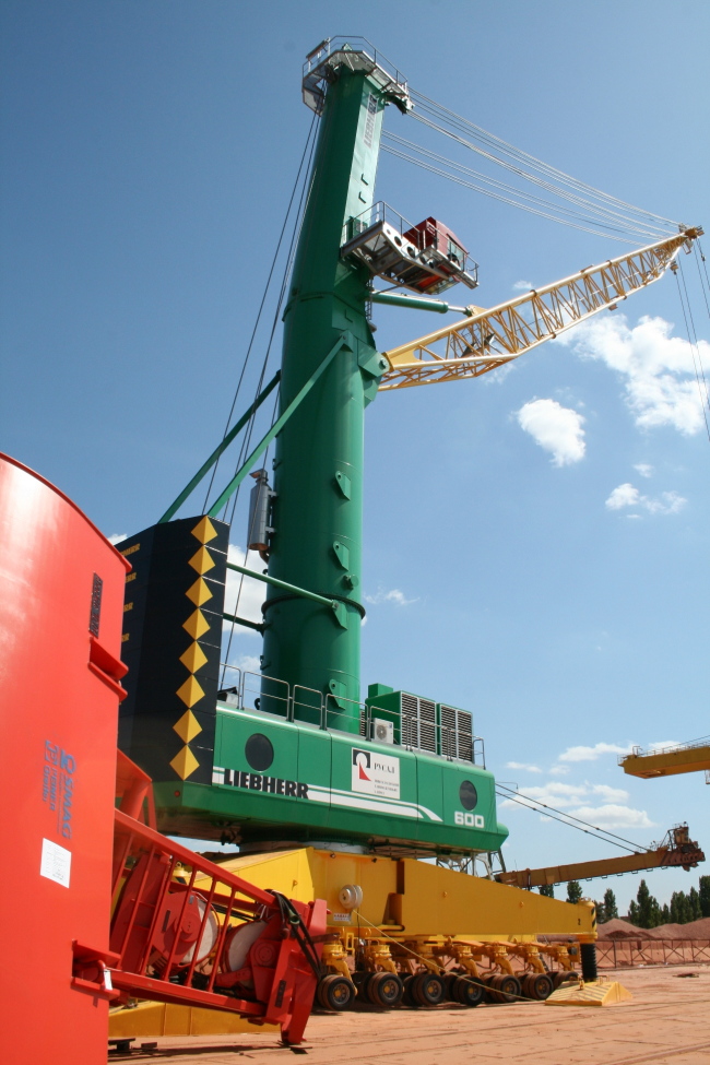 РУСАЛ приобрел для НГЗ портовый кран за 5 млн. евро