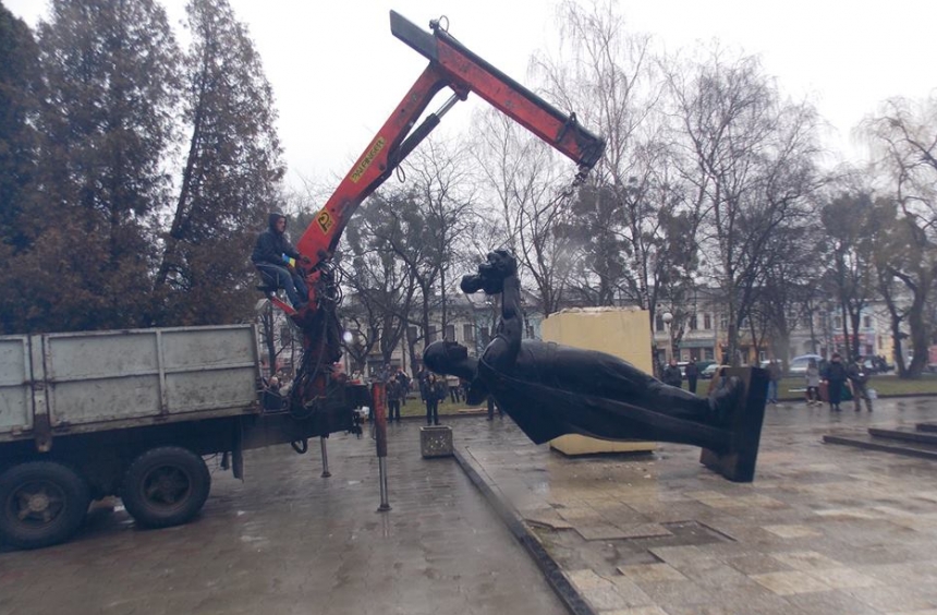 В Стрые разобрали памятник советскому солдату