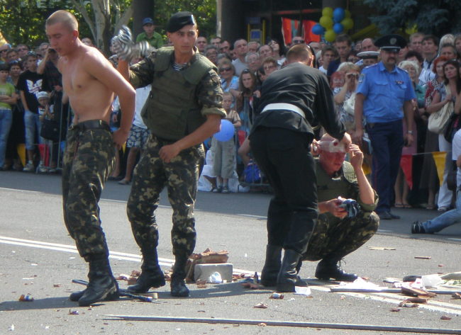 Парад машин і розбиті голови: Миколаїв з розмахом відзначає своє 220-річчя