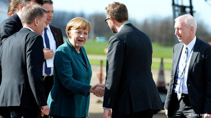 Ангела Меркель по прибытии в Гаагу