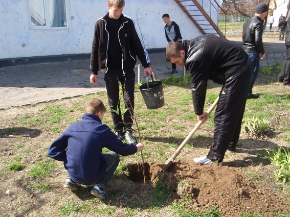 Николаевские милиционеры провели субботники ФОТОРЕПОРТАЖ