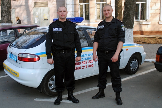 В Николаеве задержан хулиган, который в помещении банка угрожал сотрудникам и обзывал клиентов