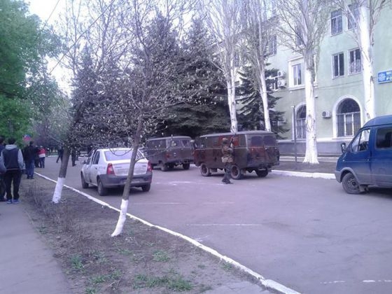 В Краматорске вооруженные люди вновь захватили горотдел милиции