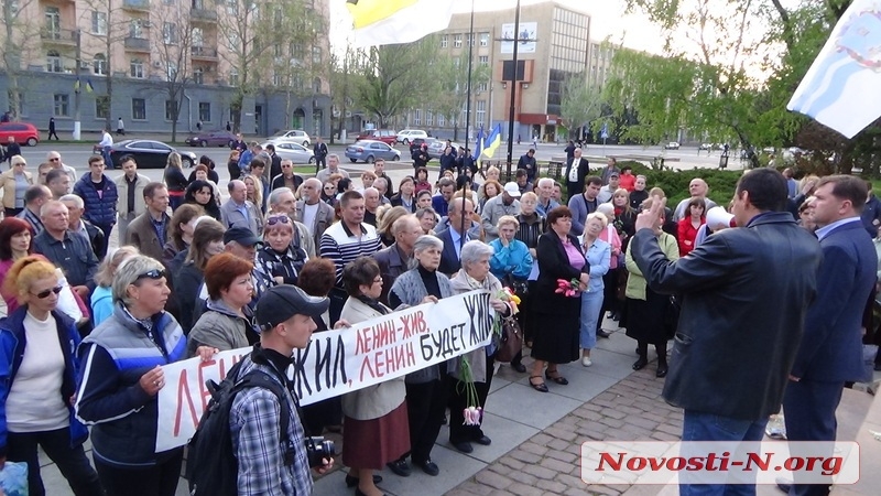 Миколаївські «антимайданівці» відзначили день народження лідера, який їх об’єднав